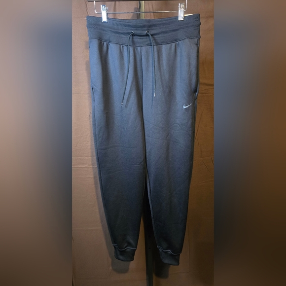 NWT Nike Therma-FIT Women's High-Waisted 7/8 Joggers Size Medium - Picture 1 of 7